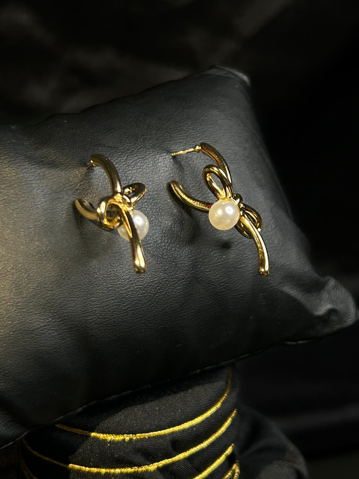 PEARLS WRAPPED IN GOLDEN BOWS