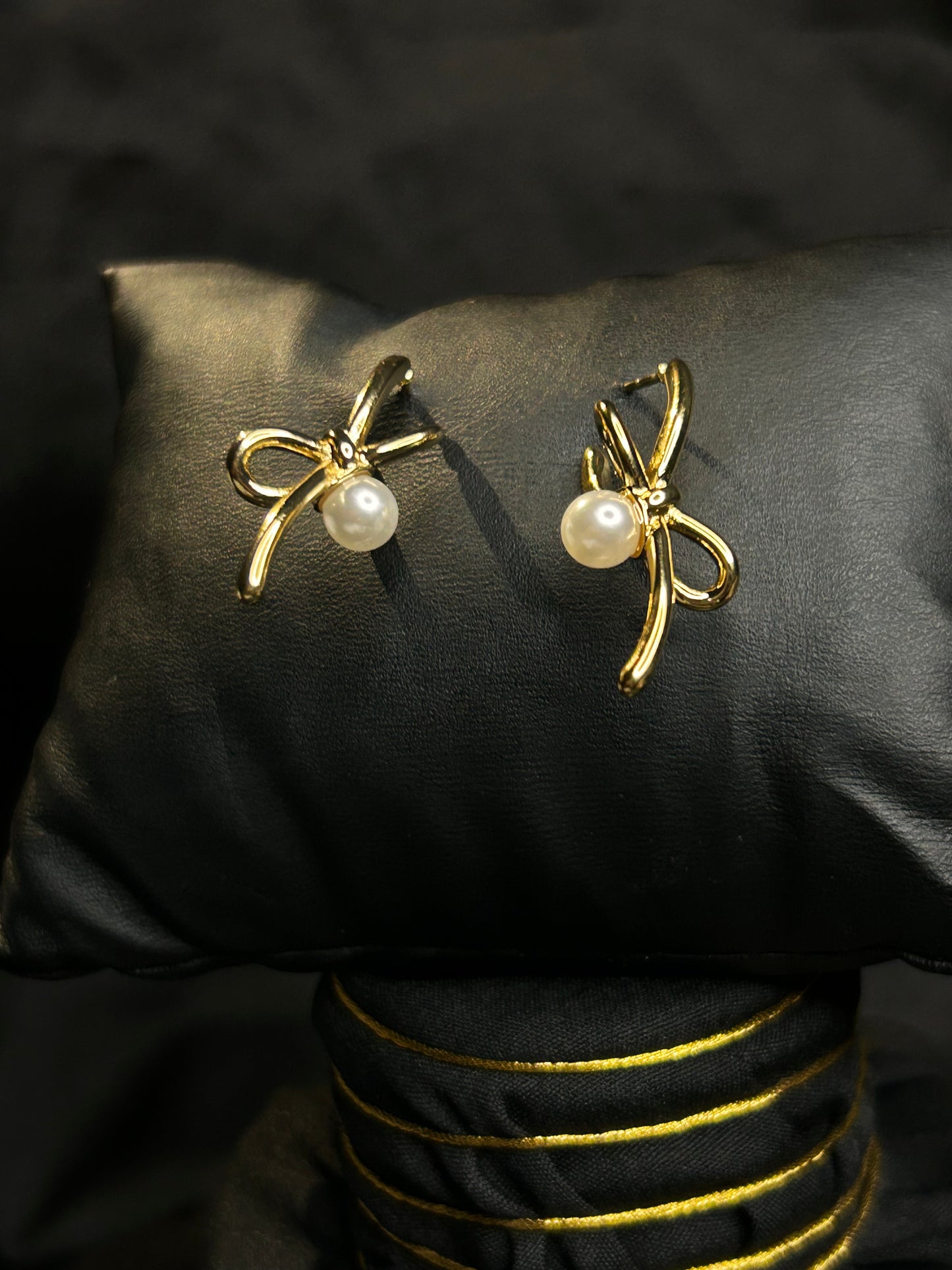 PEARLS WRAPPED IN GOLDEN BOWS