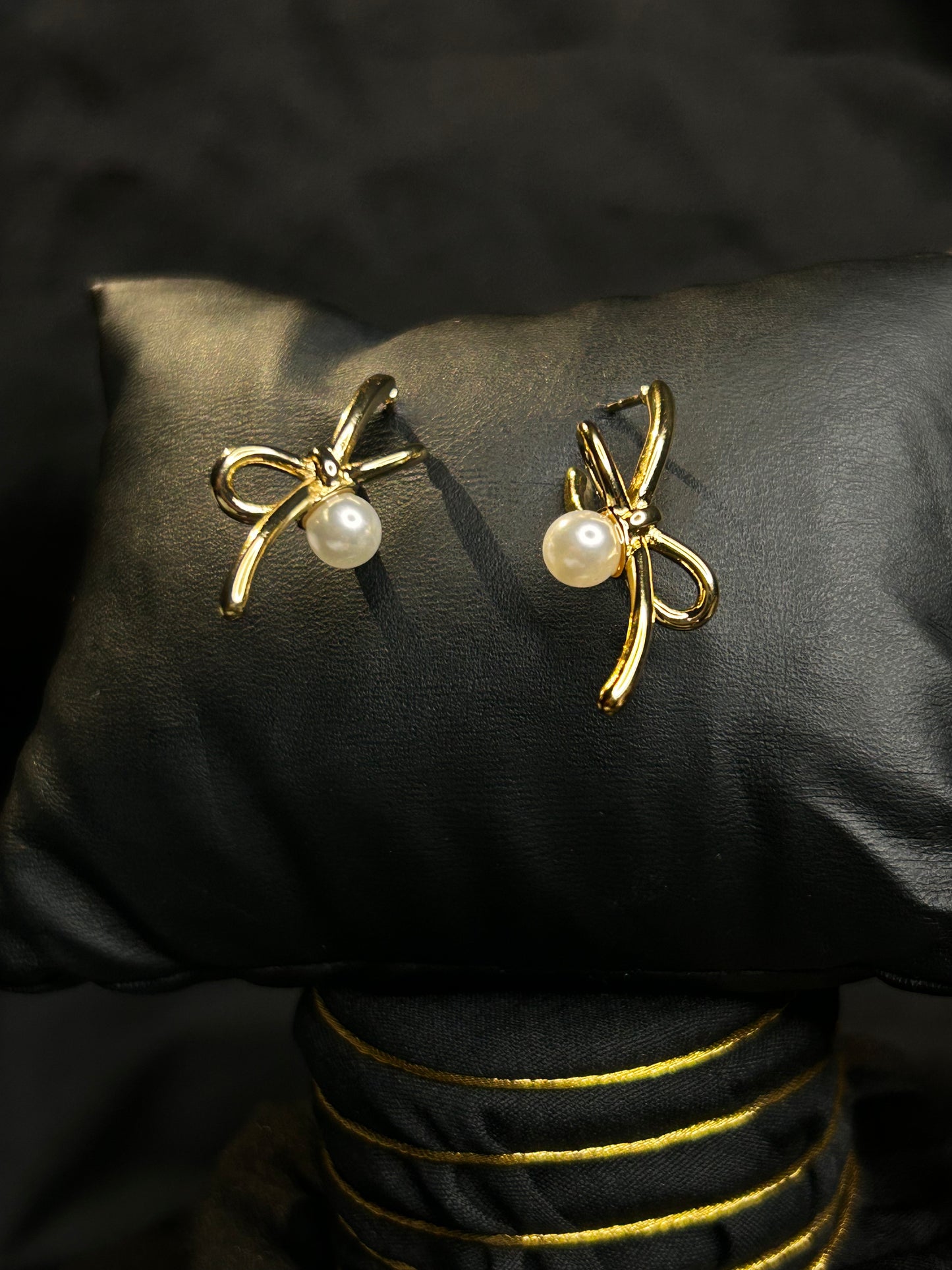 PEARLS WRAPPED IN GOLDEN BOWS